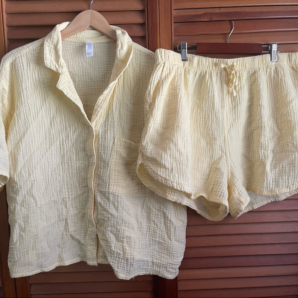 Adorable button down shirt + shorts set 100% cotton size large